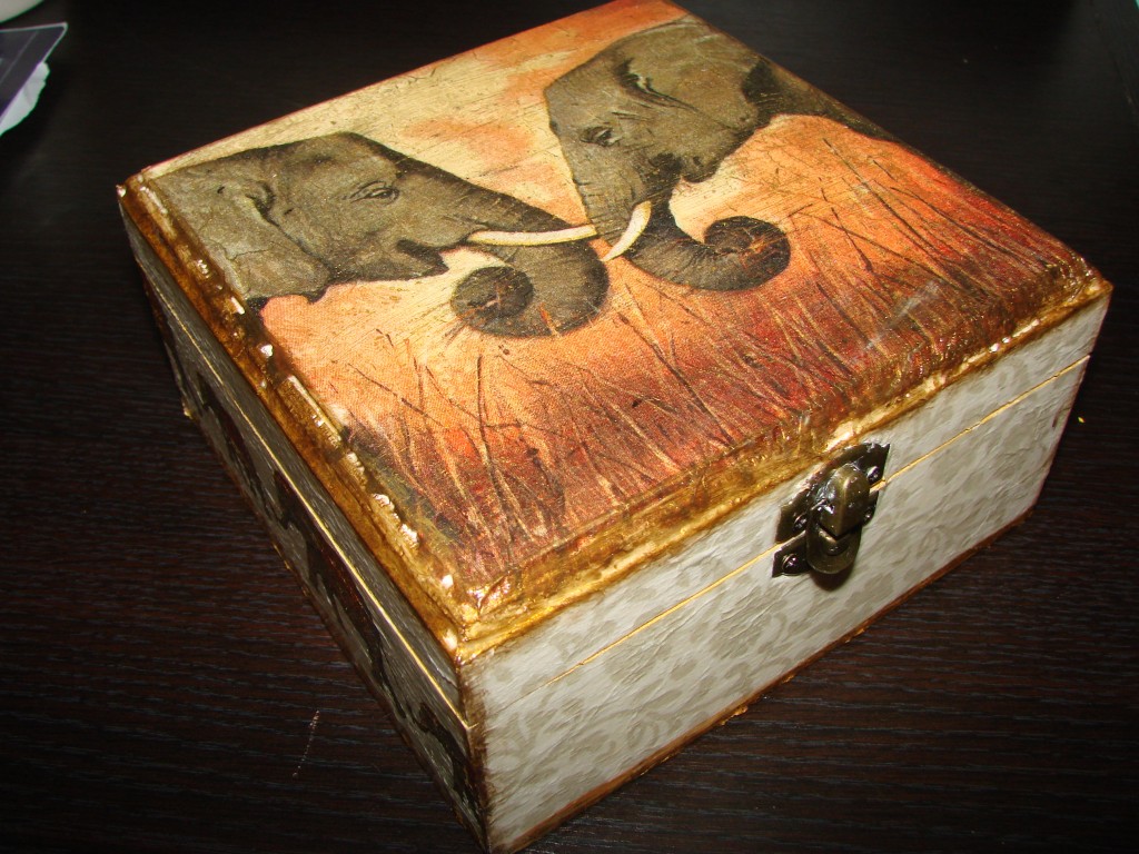 cutie mare elefanti (5)