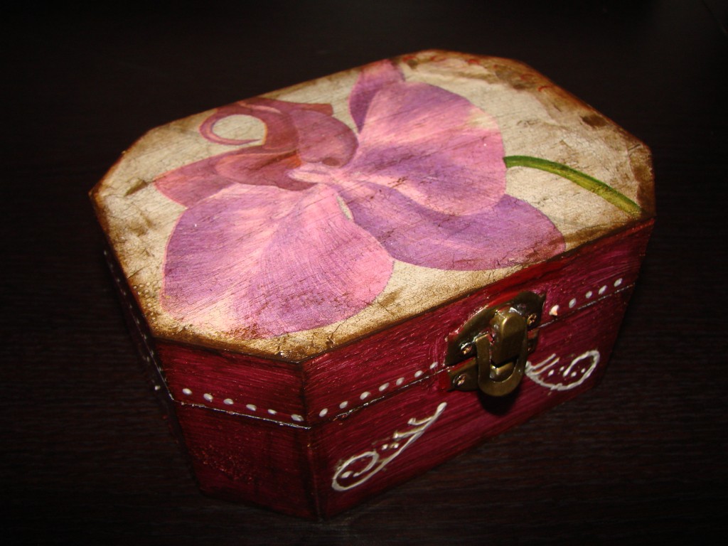 cutiuta floare roz